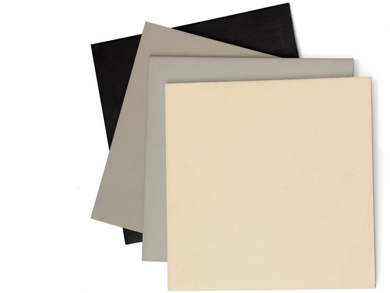 Peças Keratec nas cores bege, cinza, cinza escuro e preto